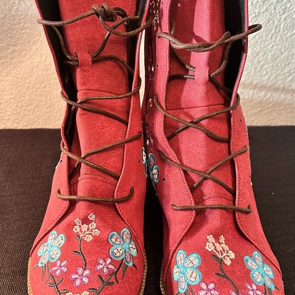 Floral Embroidered Red Combat Boots - Picture 3 of 7